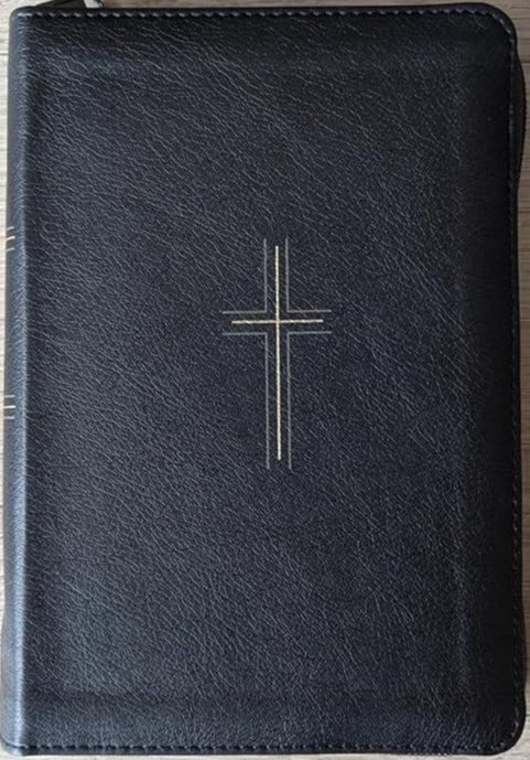NLT Compact Giant Print Bible: Black, Cross Design, Zipped, Leatherlike