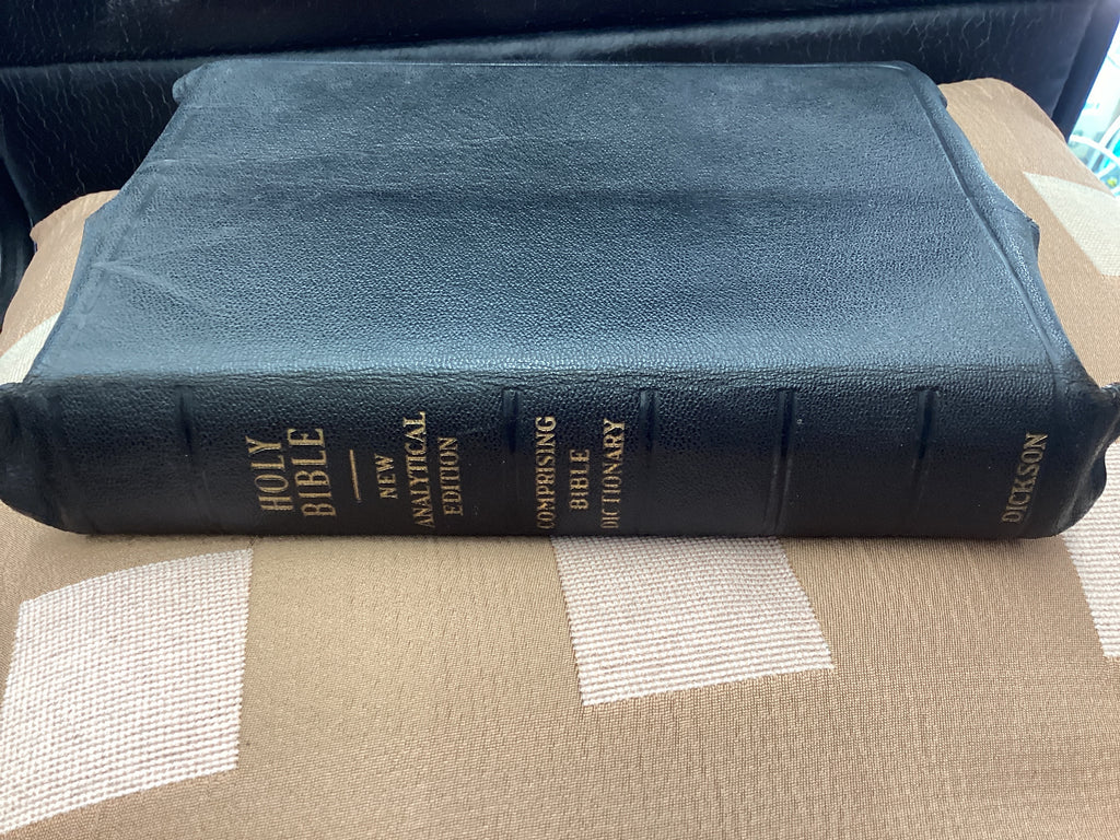 The New Analytical Bible: Authorized Version (Used Copy)